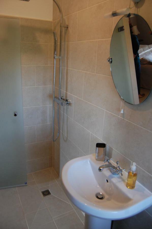 Home Barn Bed And Breakfast Yeovil Exterior photo