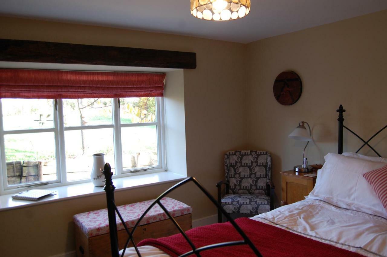 Home Barn Bed And Breakfast Yeovil Exterior photo