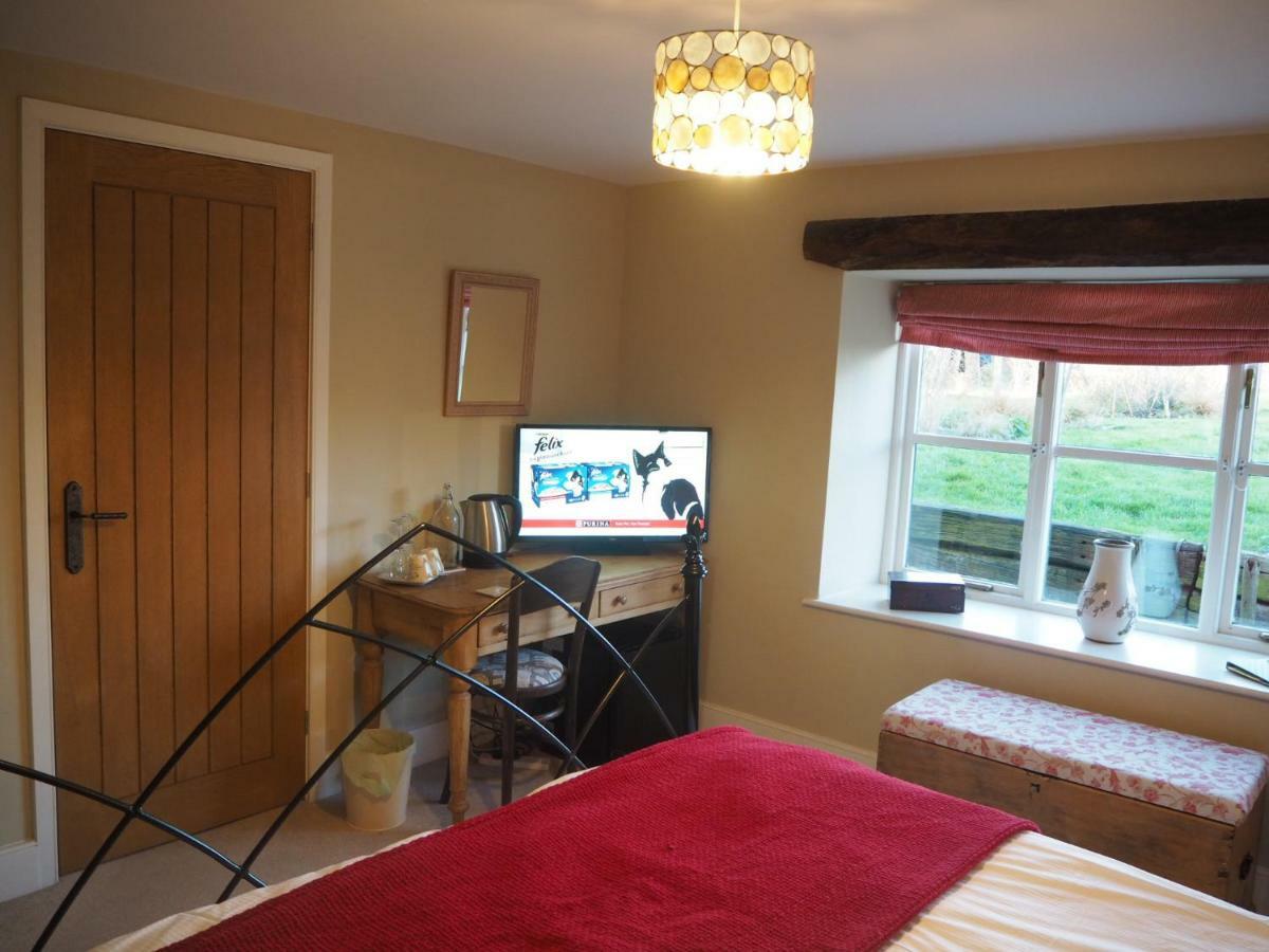 Home Barn Bed And Breakfast Yeovil Exterior photo