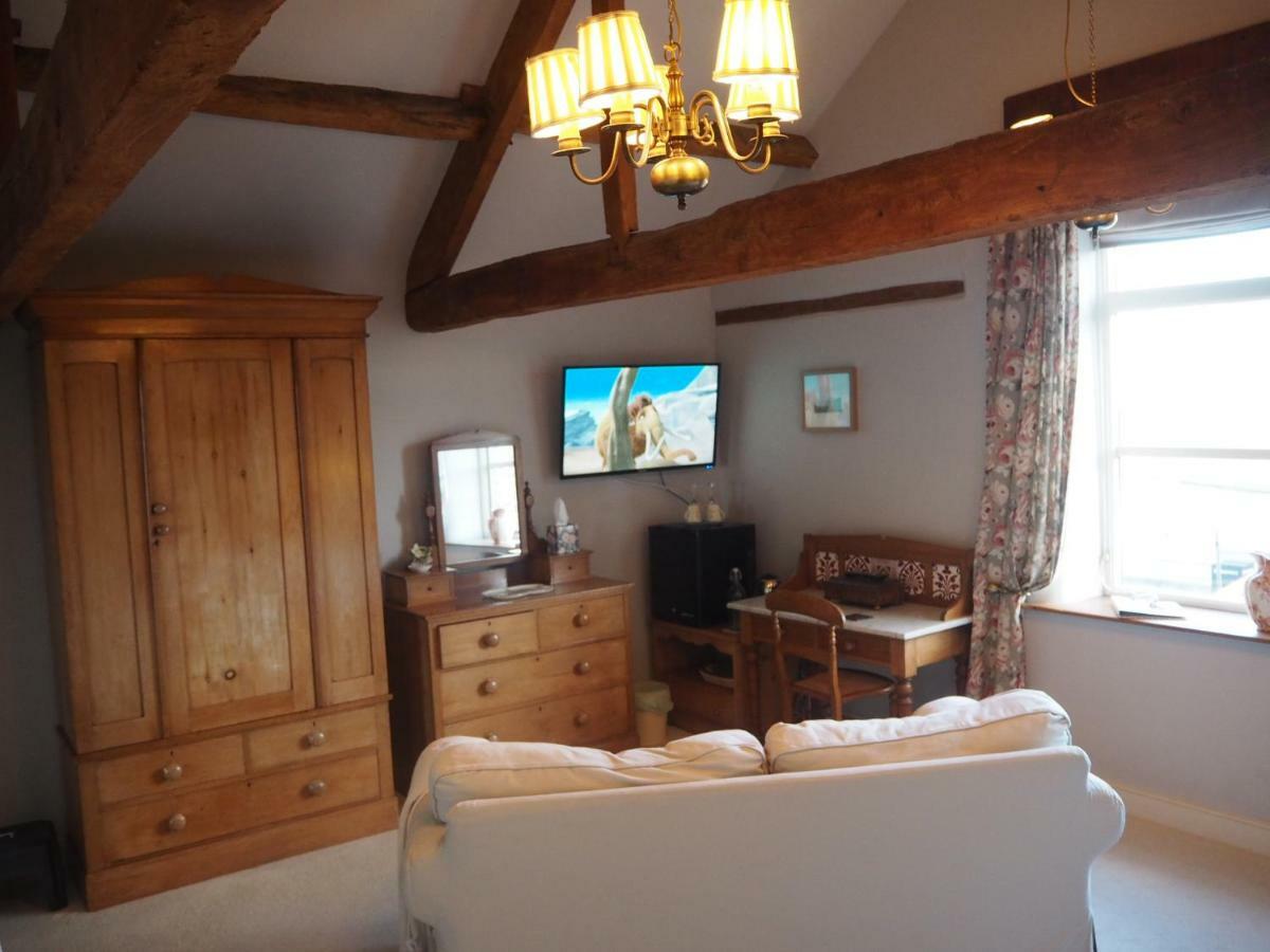 Home Barn Bed And Breakfast Yeovil Exterior photo